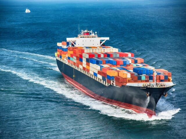 https://www.focus-on.gr/wp-content/uploads/2021/04/Container_ship_in_San_Francisco_Bay-640x480.jpg